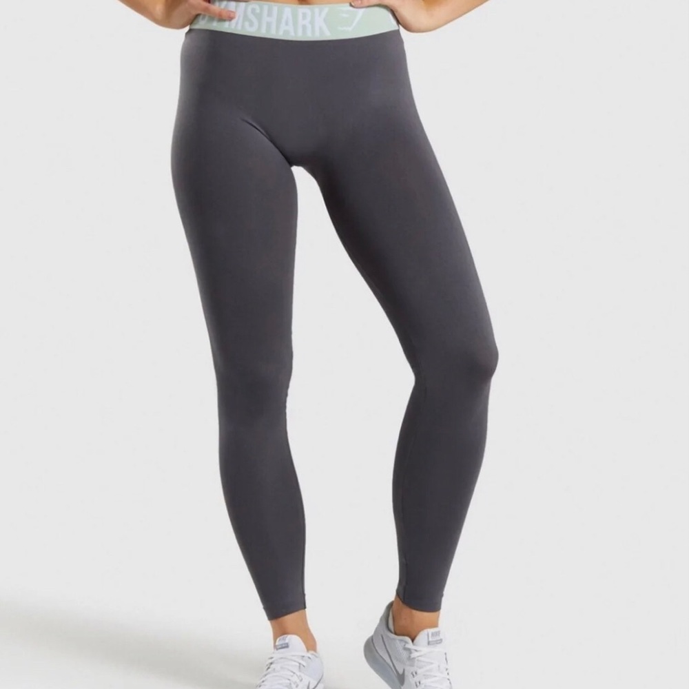 Gym shark leggings size L